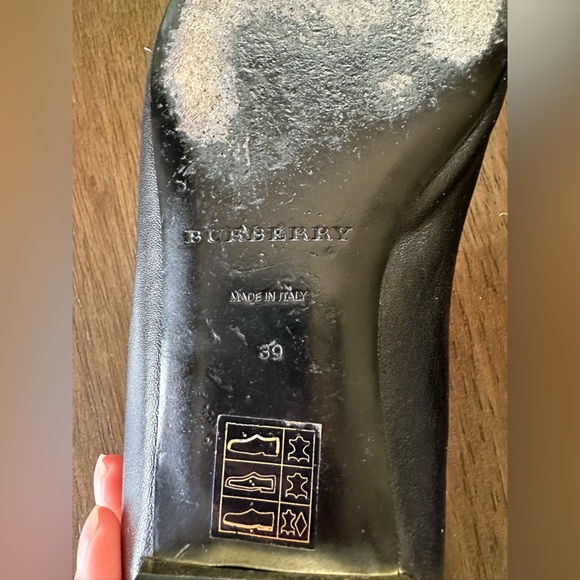 Burberry Black Leather flats with gold detail on heel- size Women’s 39- 8.5 US - Picture 7 of 11